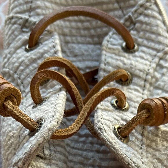 Size  8 adorable Sperrys - Picture 1 of 4